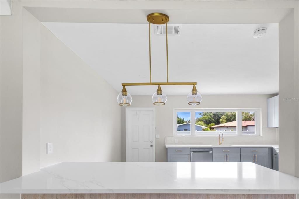 For Sale: $478,500 (3 beds, 3 baths, 1384 Square Feet)