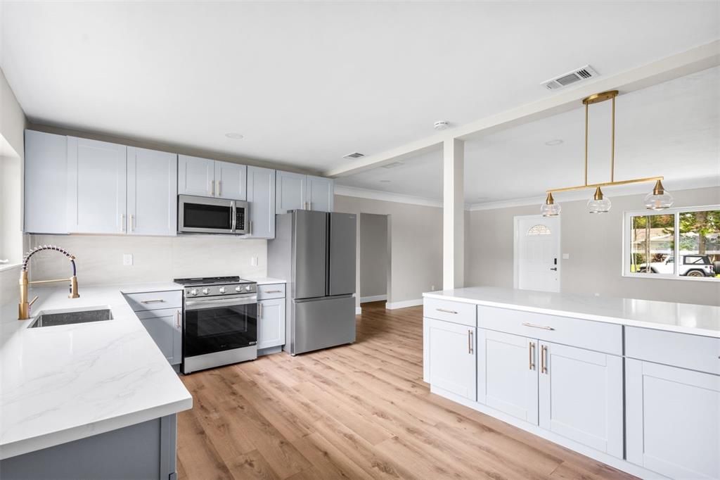 For Sale: $478,500 (3 beds, 3 baths, 1384 Square Feet)