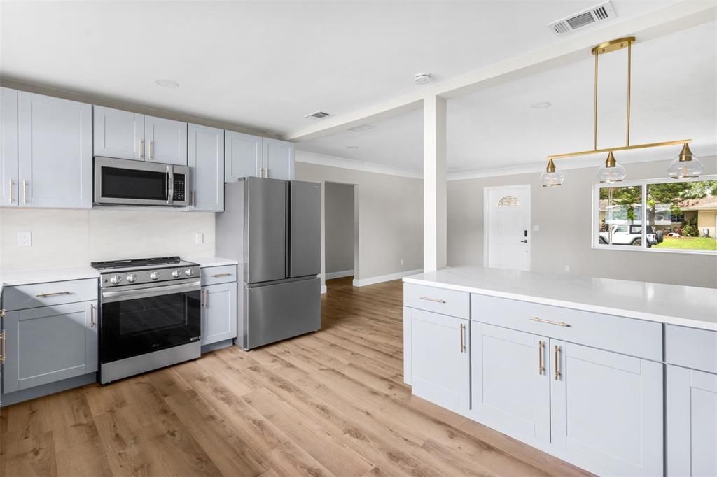 For Sale: $478,500 (3 beds, 3 baths, 1384 Square Feet)