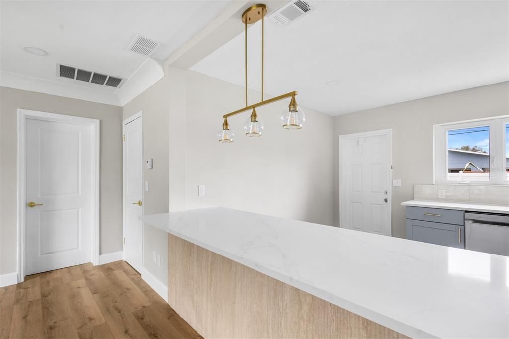 For Sale: $478,500 (3 beds, 3 baths, 1384 Square Feet)