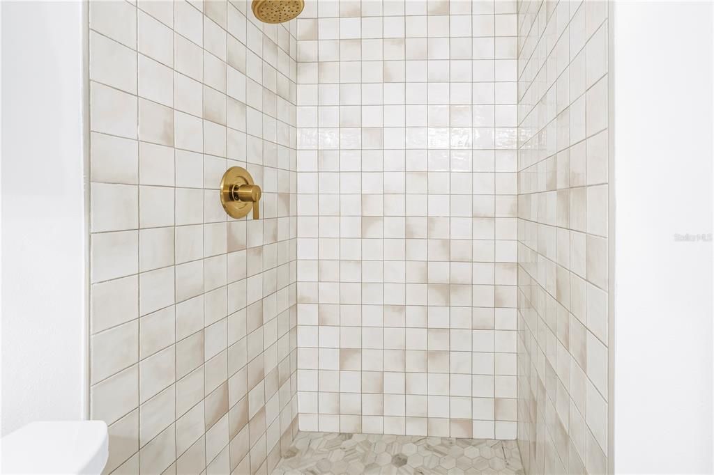 На продажу: $219,900 (2 спален, 2 ванн, 1035 Квадратных фут)