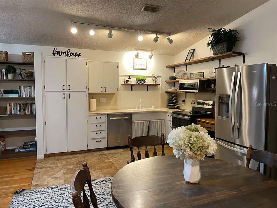 For Sale: $525,000 (4 beds, 0 baths, 1919 Square Feet)