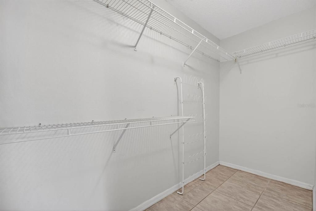 На продажу: $299,000 (3 спален, 2 ванн, 1707 Квадратных фут)
