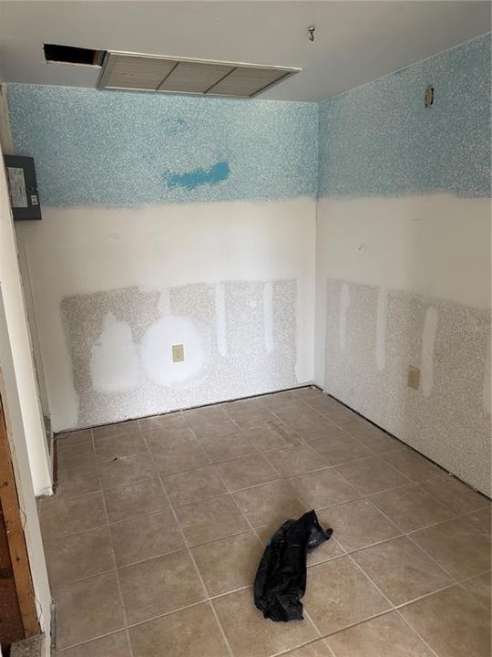 For Sale: $35,000 (1 beds, 1 baths, 704 Square Feet)
