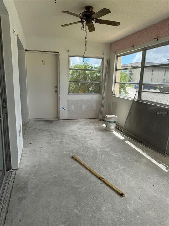 For Sale: $35,000 (1 beds, 1 baths, 704 Square Feet)