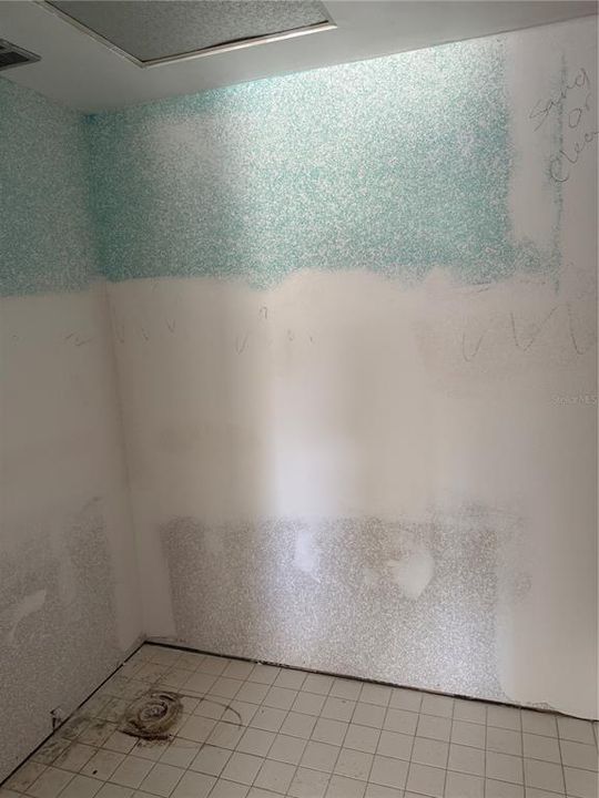 For Sale: $35,000 (1 beds, 1 baths, 704 Square Feet)