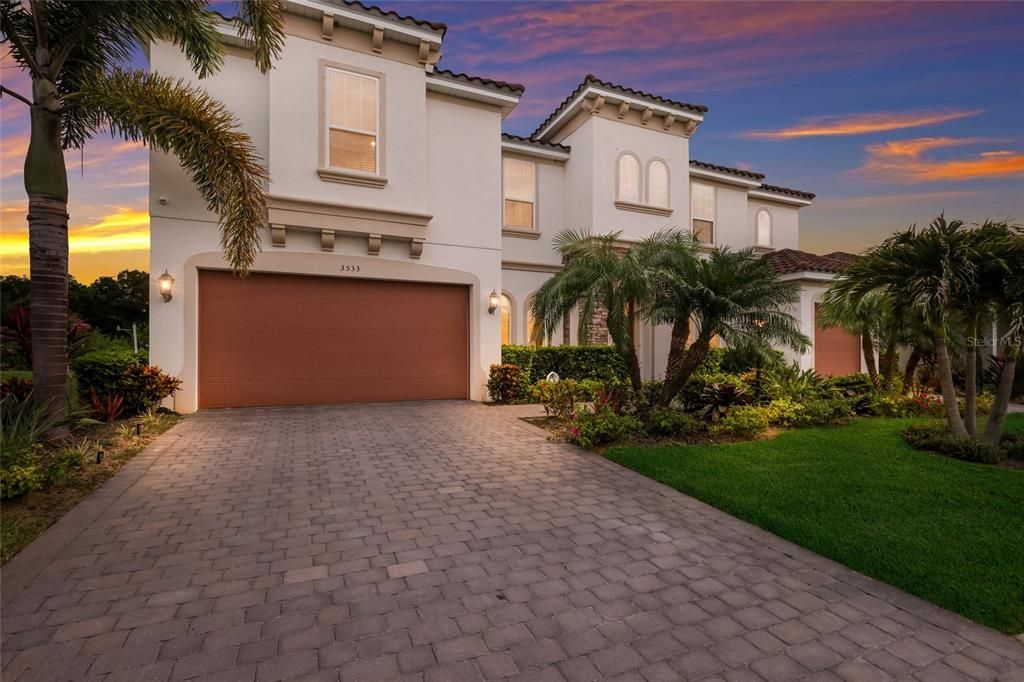 For Sale: $1,290,000 (8 beds, 4 baths, 5151 Square Feet)