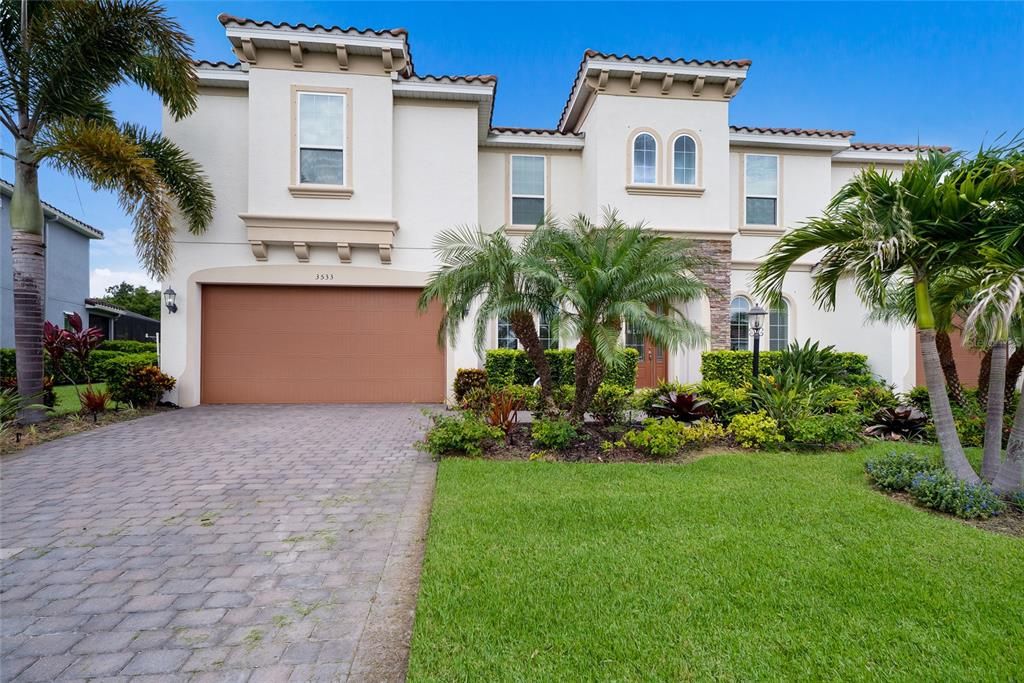 For Sale: $1,290,000 (8 beds, 4 baths, 5151 Square Feet)