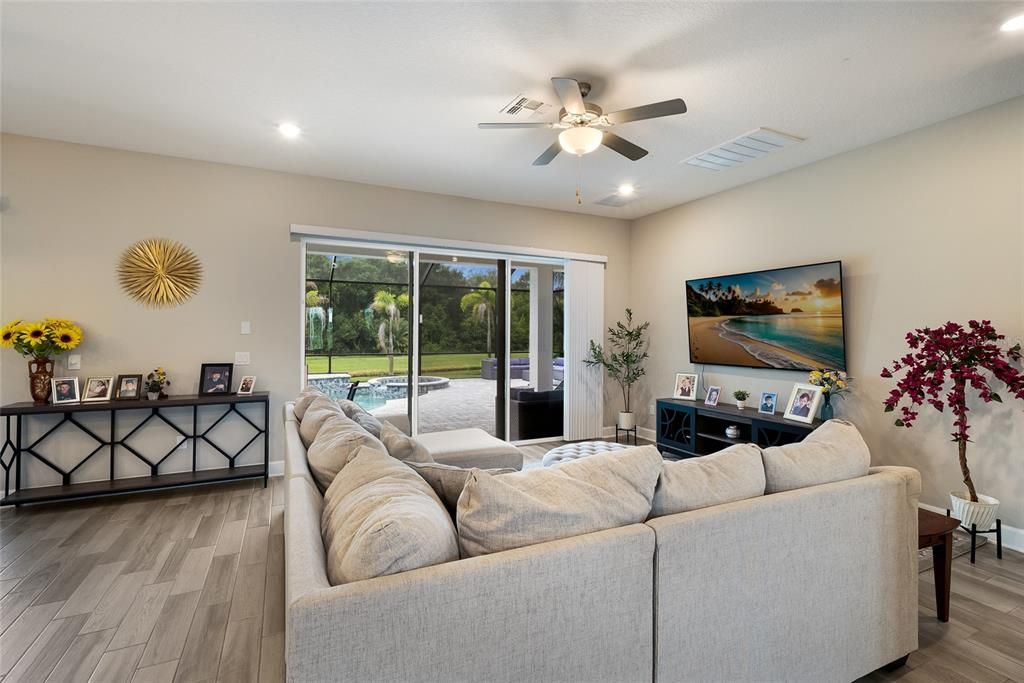 For Sale: $1,290,000 (8 beds, 4 baths, 5151 Square Feet)