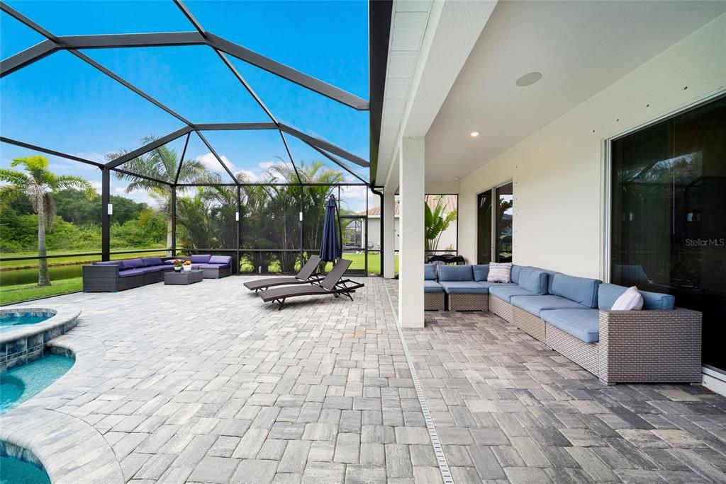 For Sale: $1,290,000 (8 beds, 4 baths, 5151 Square Feet)