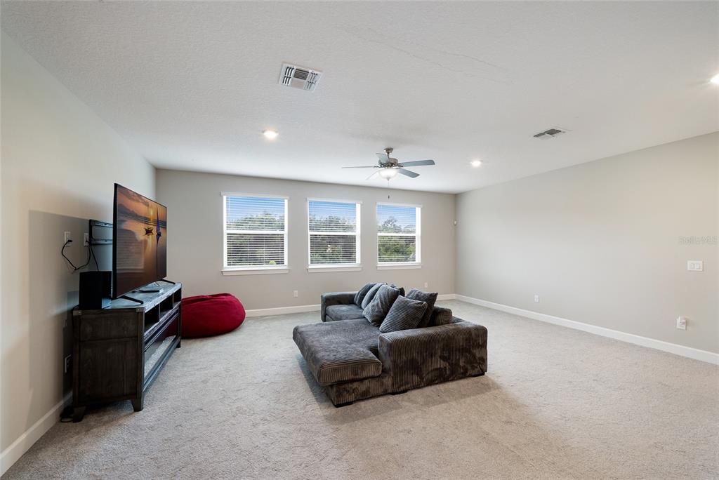 For Sale: $1,290,000 (8 beds, 4 baths, 5151 Square Feet)