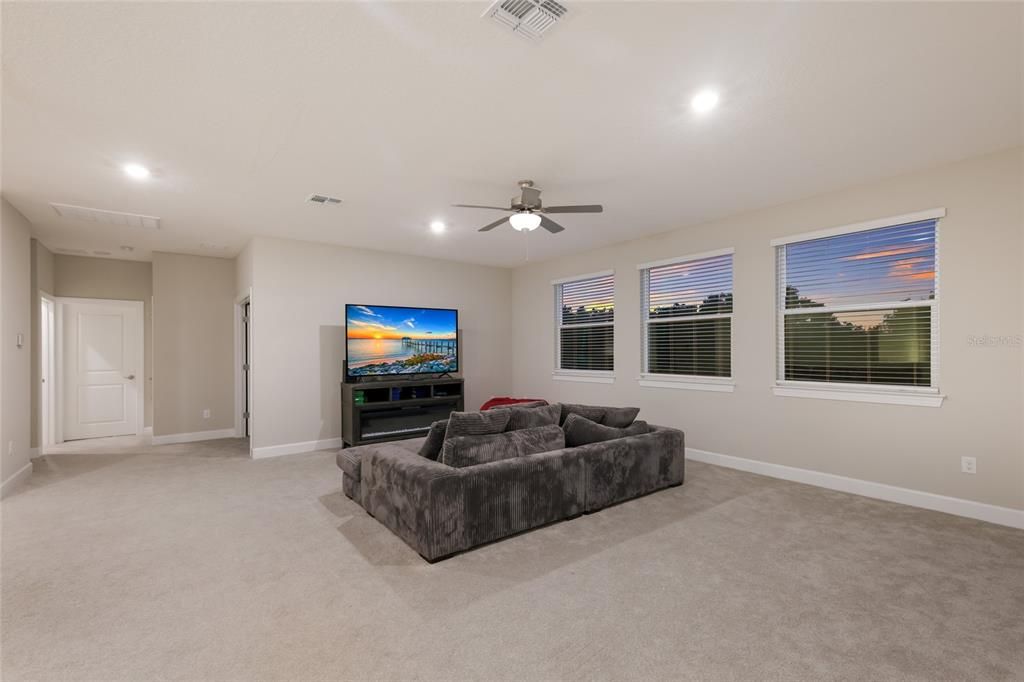 For Sale: $1,290,000 (8 beds, 4 baths, 5151 Square Feet)