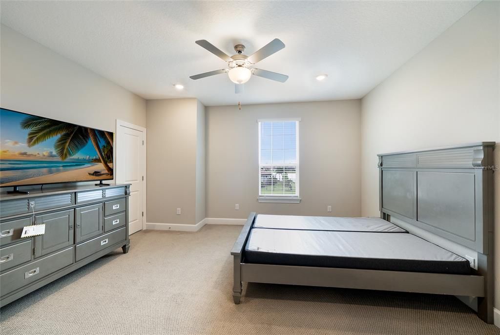 For Sale: $1,290,000 (8 beds, 4 baths, 5151 Square Feet)
