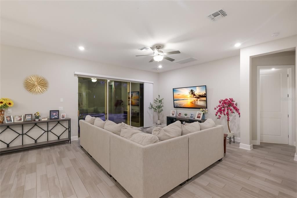 For Sale: $1,290,000 (8 beds, 4 baths, 5151 Square Feet)