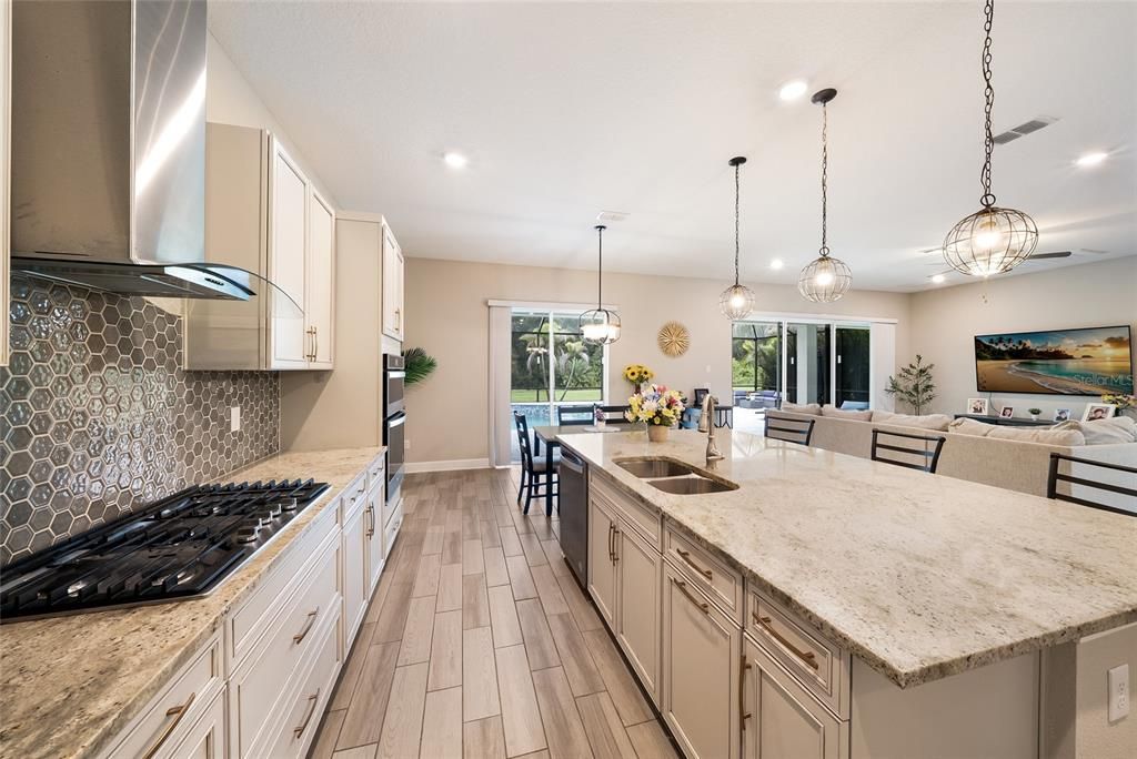 For Sale: $1,290,000 (8 beds, 4 baths, 5151 Square Feet)