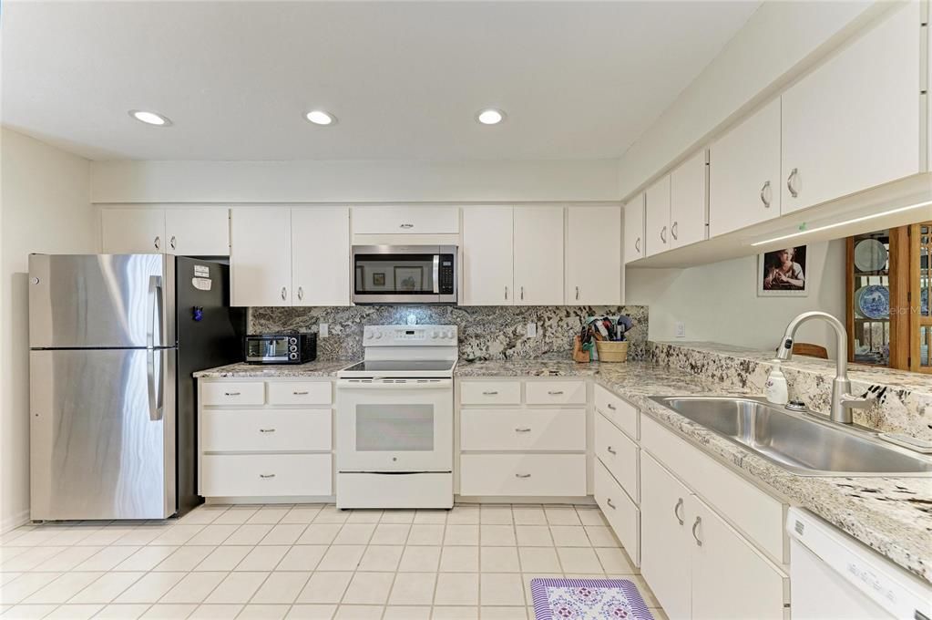For Sale: $405,000 (3 beds, 2 baths, 1990 Square Feet)