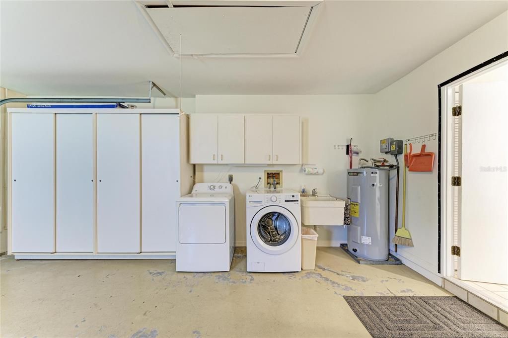 For Sale: $405,000 (3 beds, 2 baths, 1990 Square Feet)