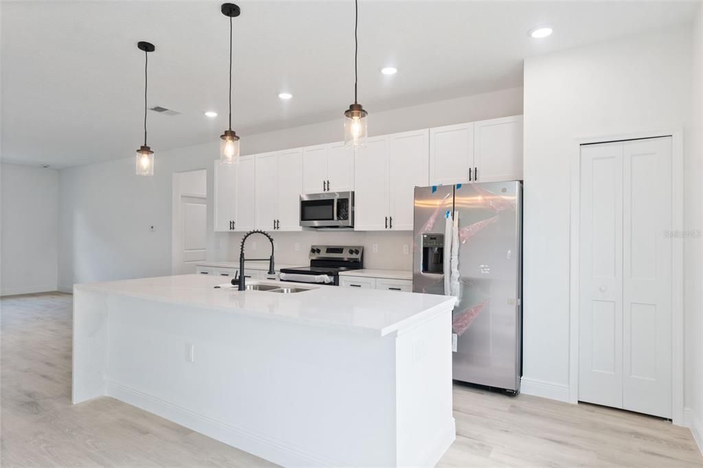 For Rent: $1,900 (4 beds, 2 baths, 1776 Square Feet)