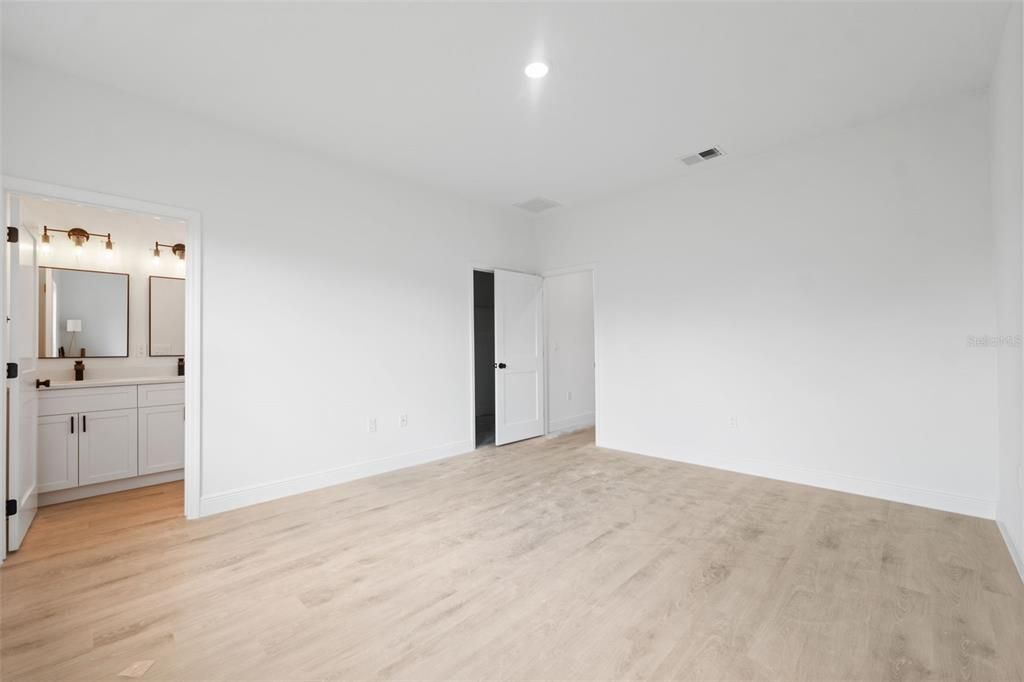 For Rent: $1,900 (4 beds, 2 baths, 1776 Square Feet)