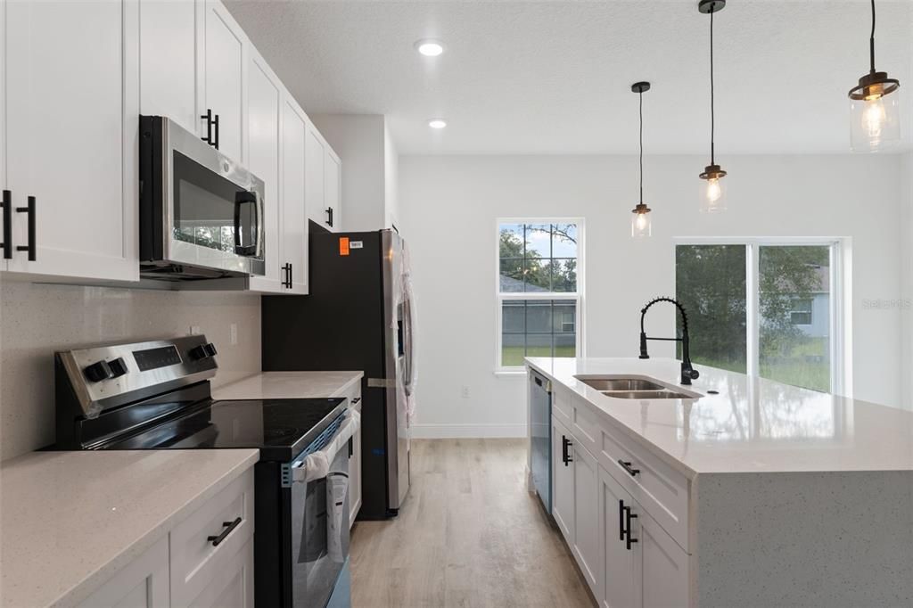 For Rent: $1,900 (4 beds, 2 baths, 1776 Square Feet)