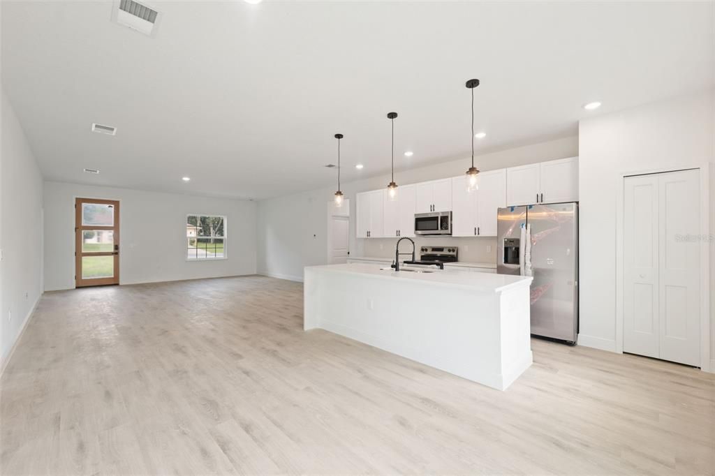 For Rent: $1,900 (4 beds, 2 baths, 1776 Square Feet)
