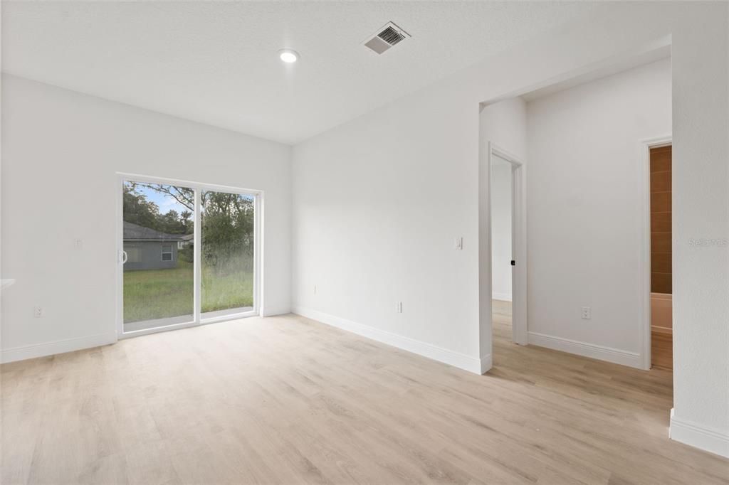 For Rent: $1,900 (4 beds, 2 baths, 1776 Square Feet)