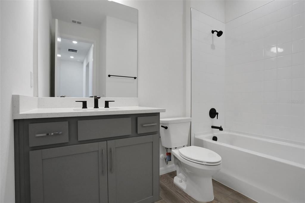 На продажу: $367,990 (4 спален, 3 ванн, 2111 Квадратных фут)