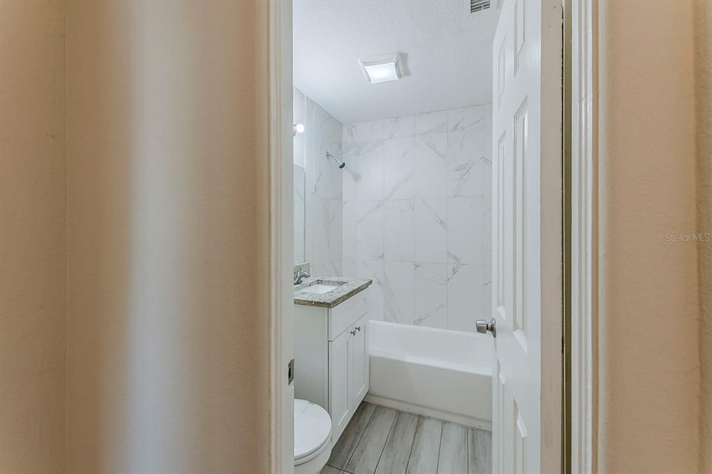 На продажу: $264,953 (4 спален, 2 ванн, 1646 Квадратных фут)