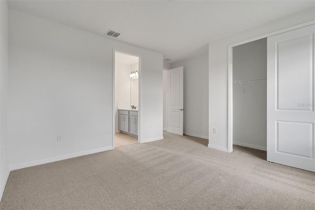En Venta: $349,990 (4 camas, 3 baños, 2519 Pies cuadrados)