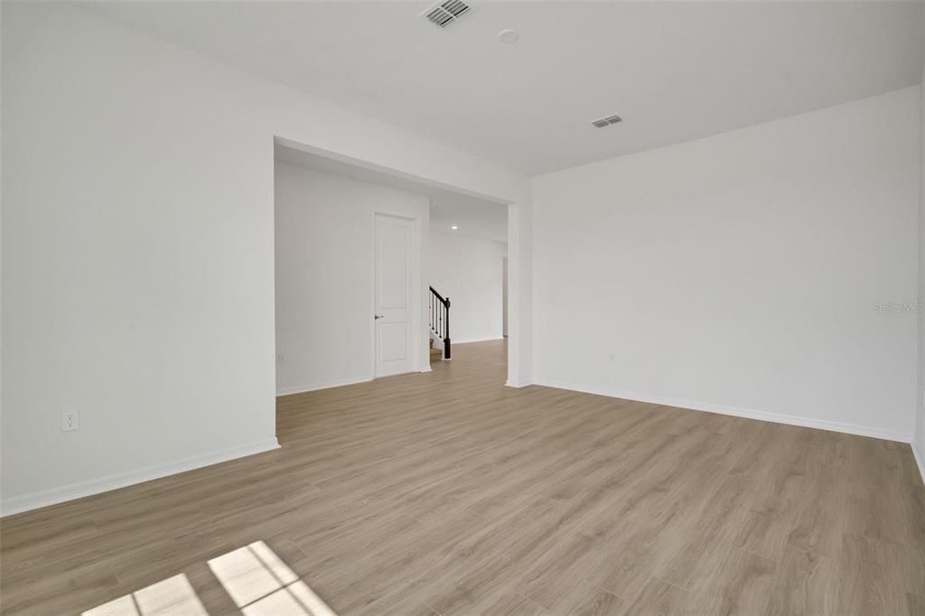 En Venta: $349,990 (4 camas, 3 baños, 2519 Pies cuadrados)