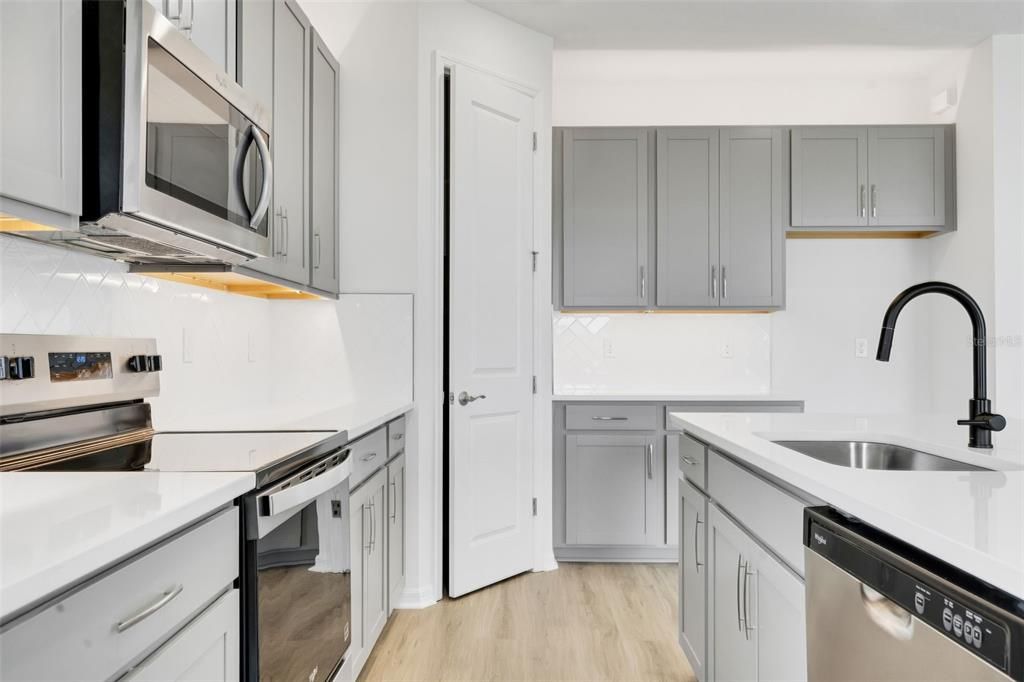 En Venta: $349,990 (4 camas, 3 baños, 2519 Pies cuadrados)
