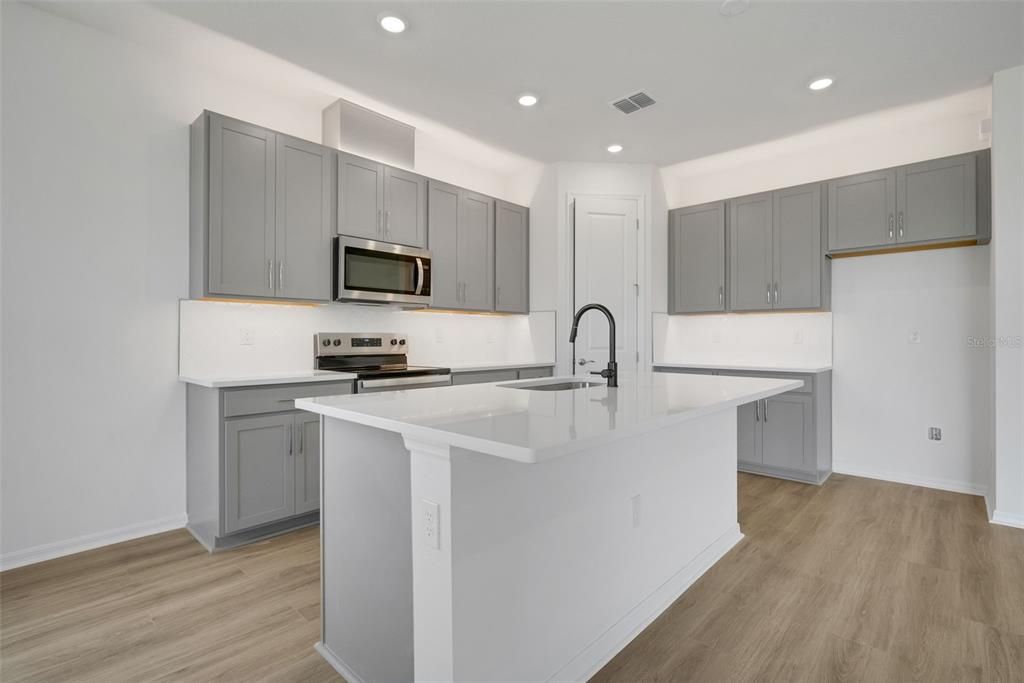 En Venta: $349,990 (4 camas, 3 baños, 2519 Pies cuadrados)