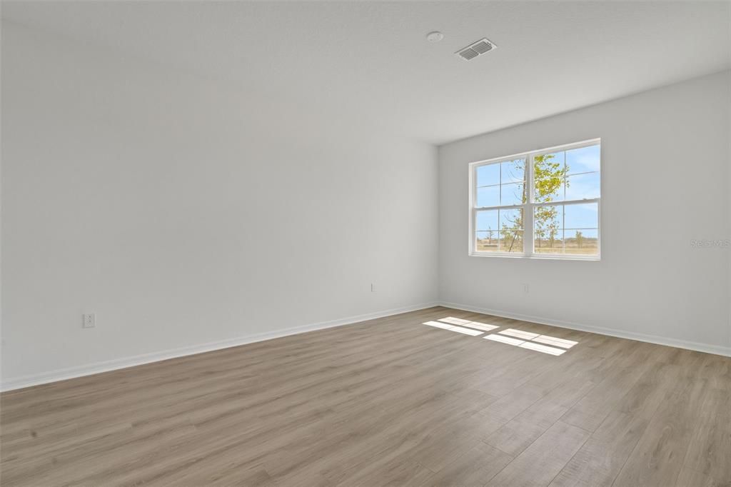 En Venta: $349,990 (4 camas, 3 baños, 2519 Pies cuadrados)