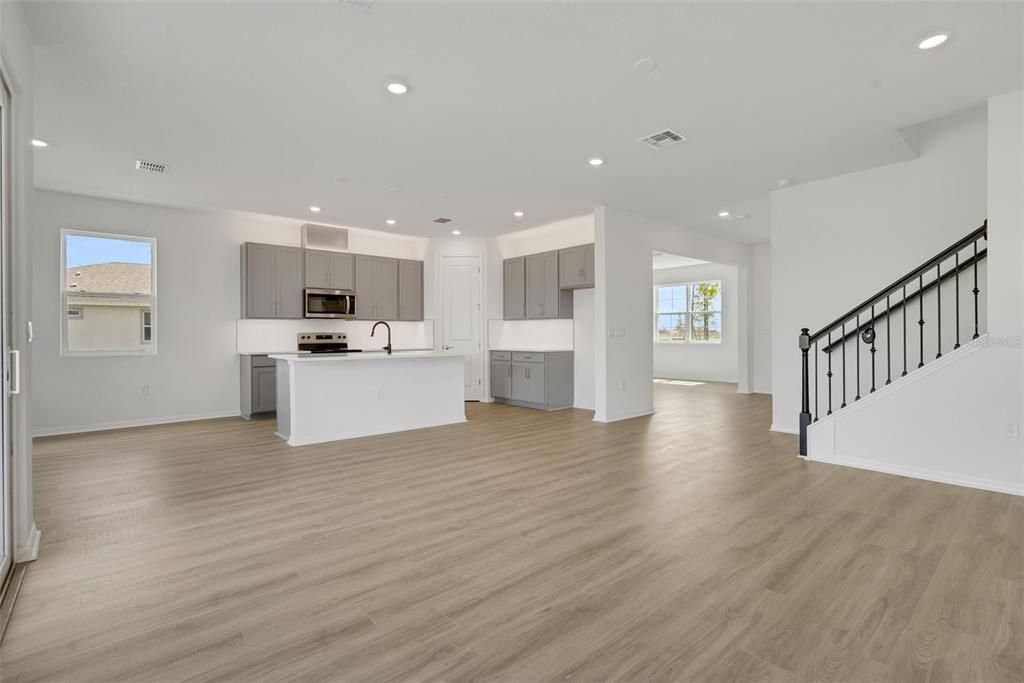 En Venta: $349,990 (4 camas, 3 baños, 2519 Pies cuadrados)