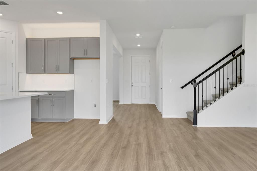 En Venta: $349,990 (4 camas, 3 baños, 2519 Pies cuadrados)