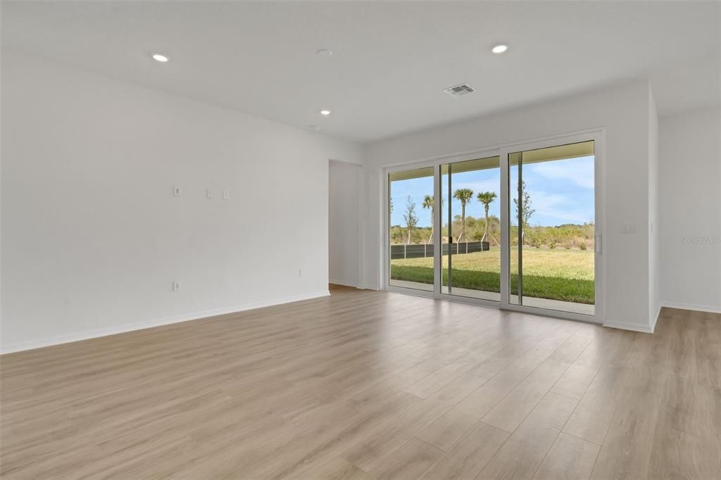 En Venta: $349,990 (4 camas, 3 baños, 2519 Pies cuadrados)
