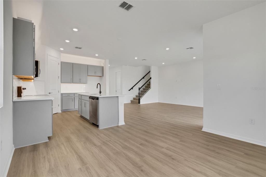 En Venta: $349,990 (4 camas, 3 baños, 2519 Pies cuadrados)