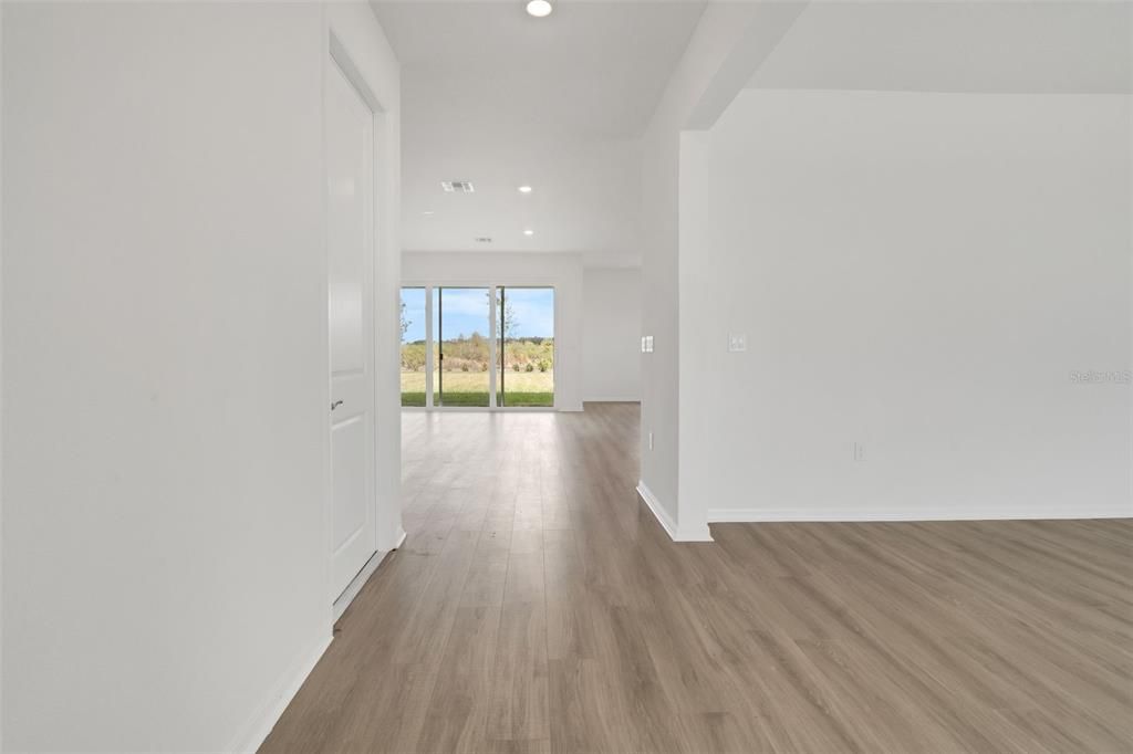 En Venta: $349,990 (4 camas, 3 baños, 2519 Pies cuadrados)
