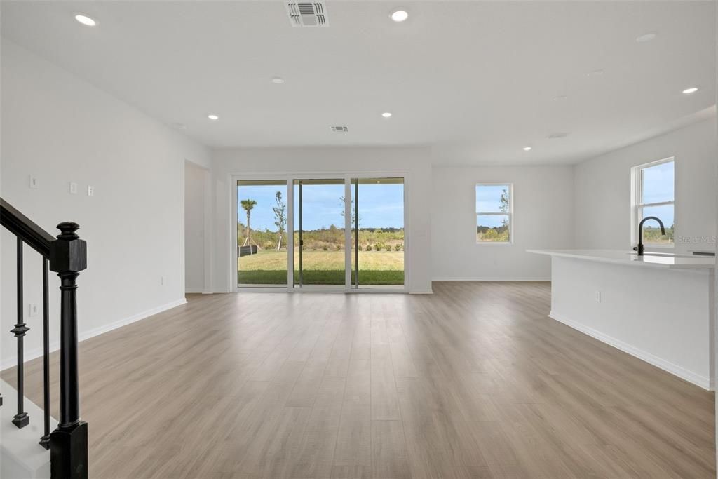 En Venta: $349,990 (4 camas, 3 baños, 2519 Pies cuadrados)