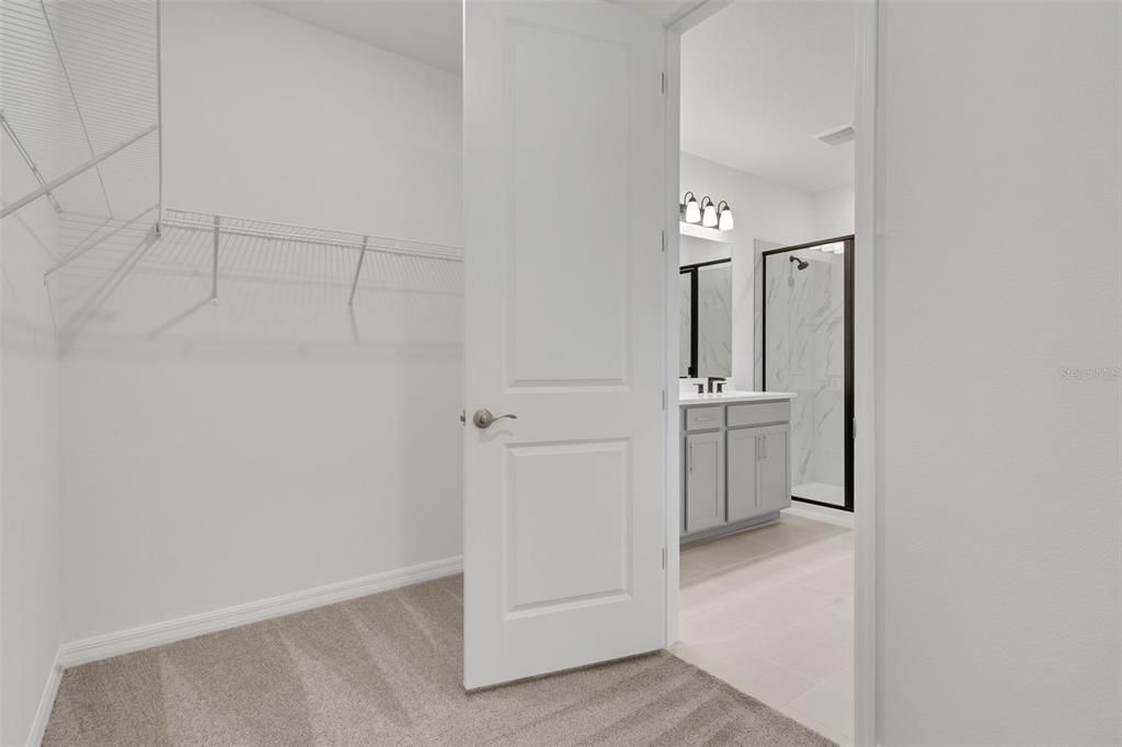En Venta: $349,990 (4 camas, 3 baños, 2519 Pies cuadrados)
