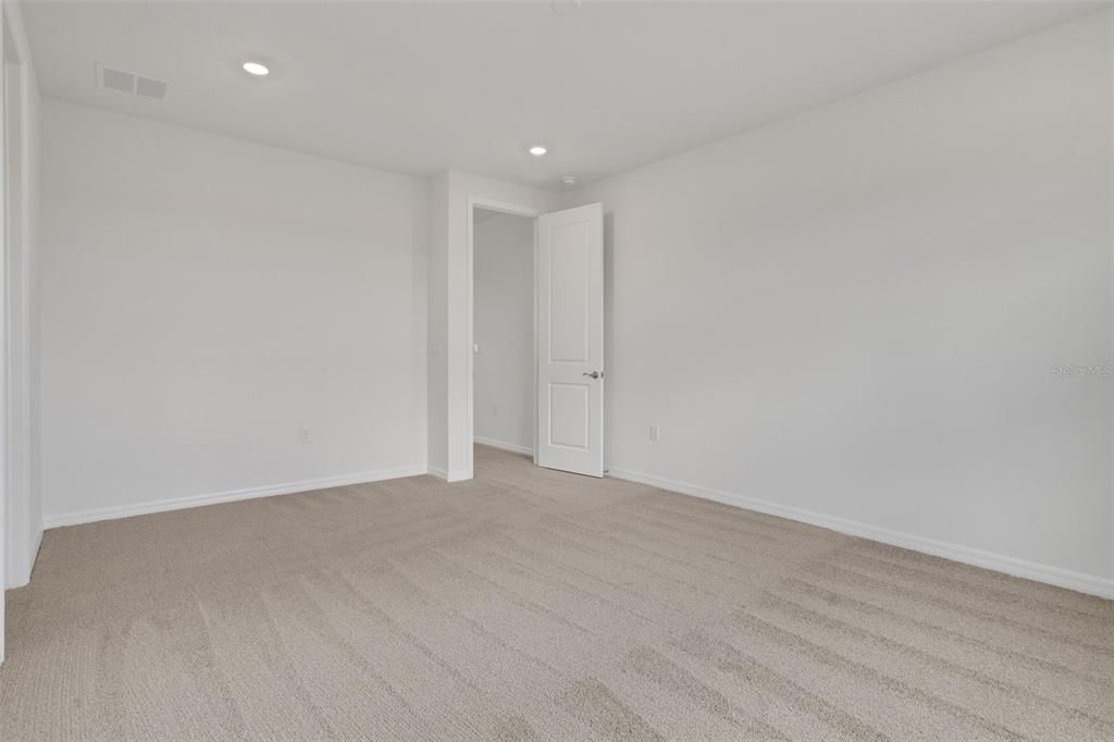 En Venta: $349,990 (4 camas, 3 baños, 2519 Pies cuadrados)