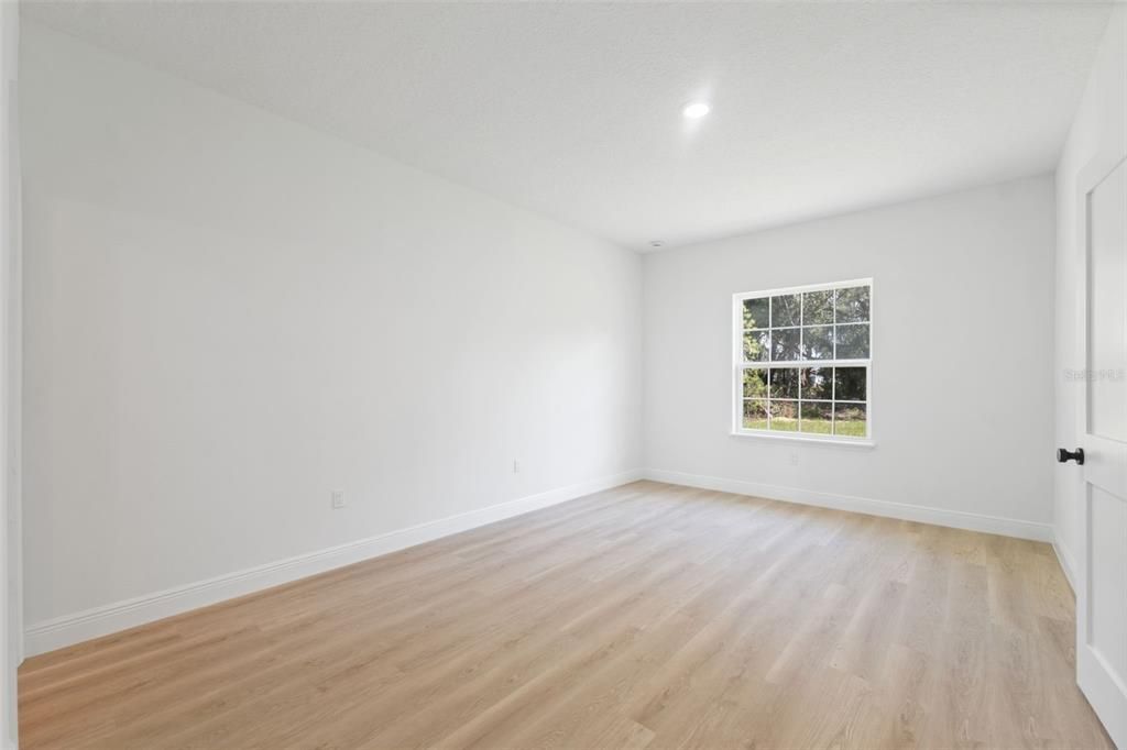 В аренду: $1,900 (4 спален, 2 ванн, 1742 Квадратных фут)