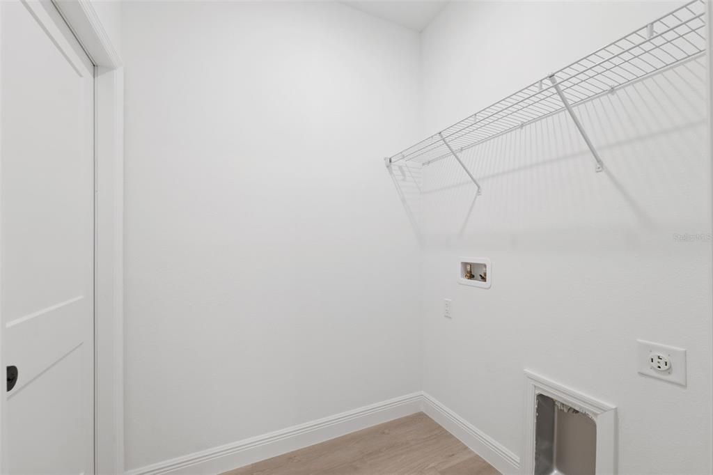 В аренду: $1,900 (4 спален, 2 ванн, 1742 Квадратных фут)