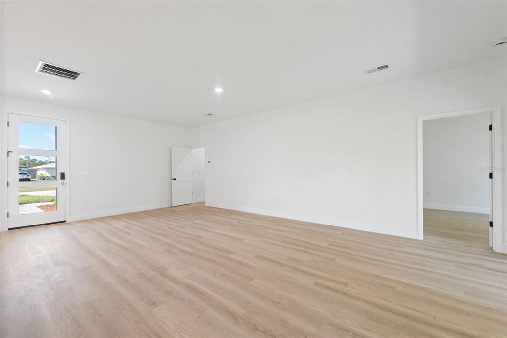 В аренду: $1,900 (4 спален, 2 ванн, 1742 Квадратных фут)