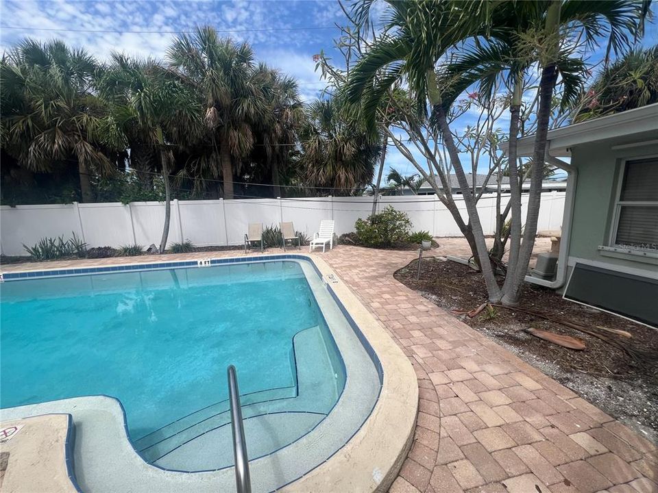 For Rent: $1,600 (1 beds, 1 baths, 573 Square Feet)