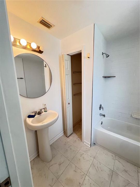 For Rent: $1,600 (1 beds, 1 baths, 573 Square Feet)