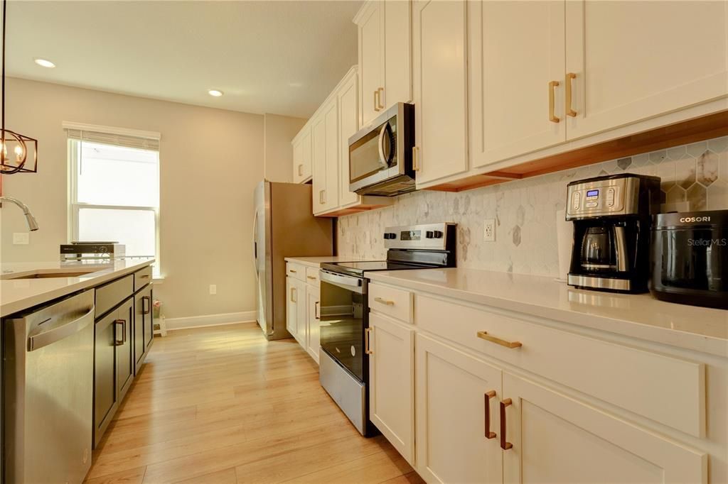 For Sale: $550,000 (4 beds, 2 baths, 2082 Square Feet)