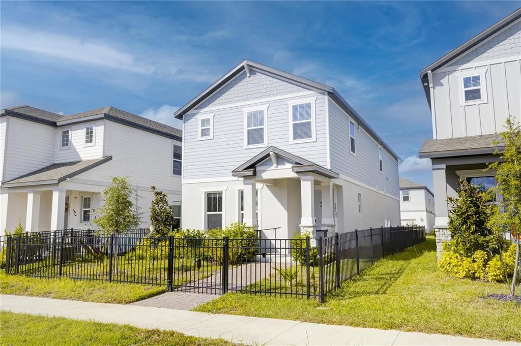 For Sale: $550,000 (4 beds, 2 baths, 2082 Square Feet)
