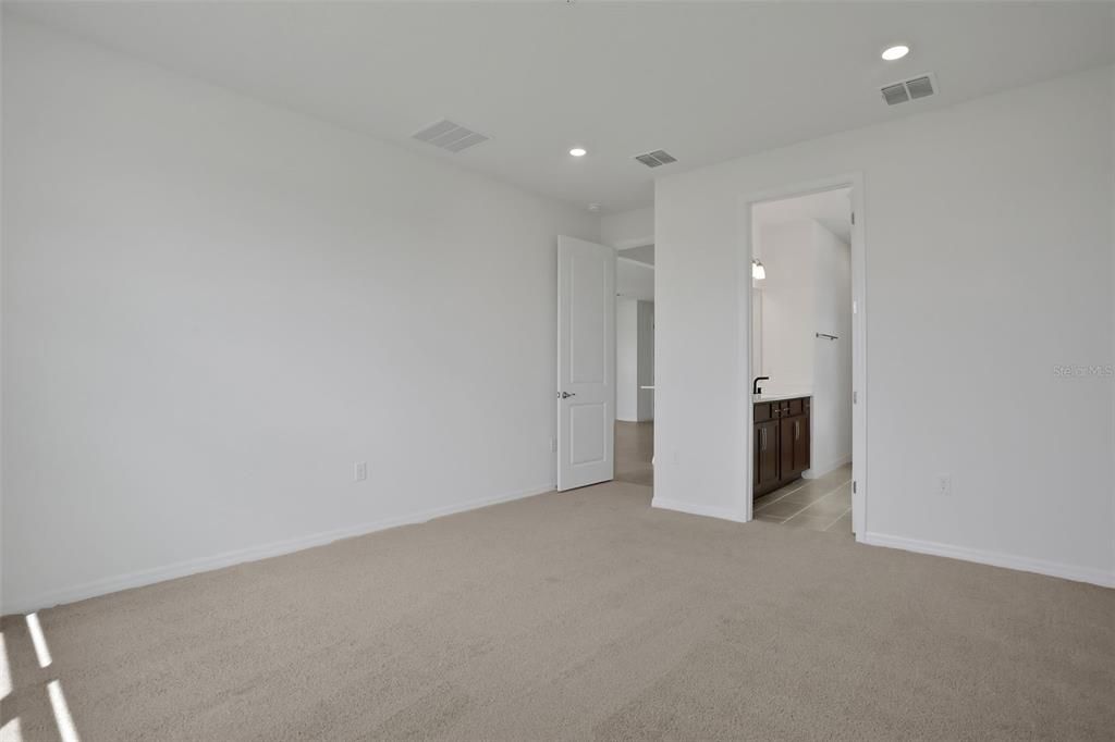 En Venta: $349,990 (4 camas, 2 baños, 2103 Pies cuadrados)