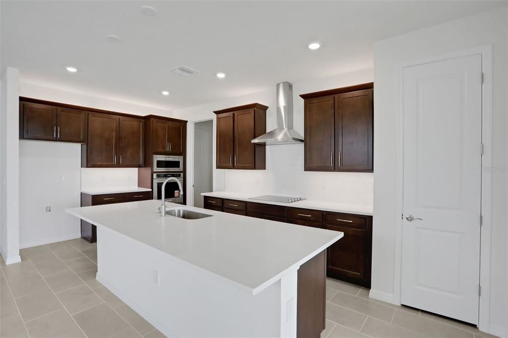 En Venta: $349,990 (4 camas, 2 baños, 2103 Pies cuadrados)